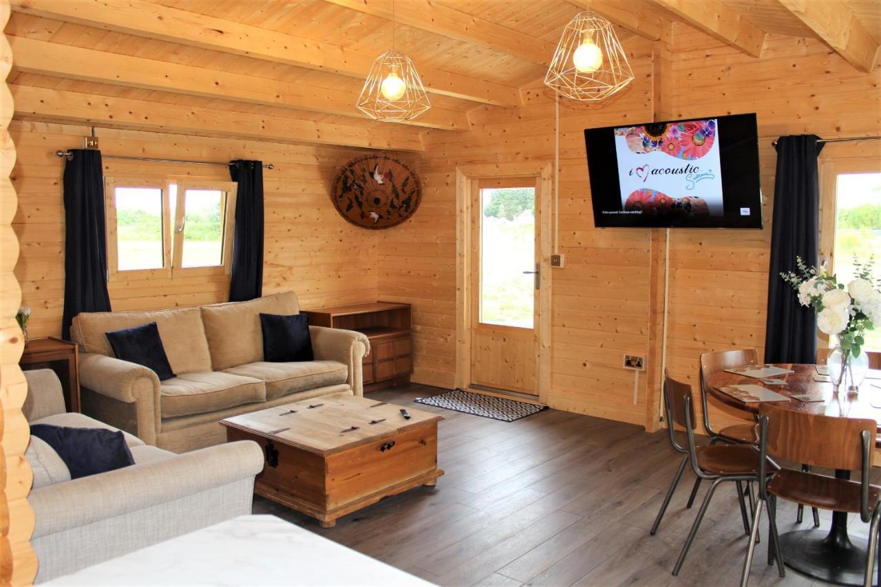 Stunning 5-Bed Cabin In Ashton Under Hill Evesham Buitenkant foto