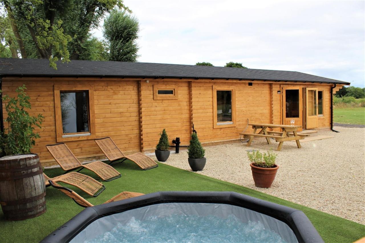 Stunning 5-Bed Cabin In Ashton Under Hill Evesham Buitenkant foto